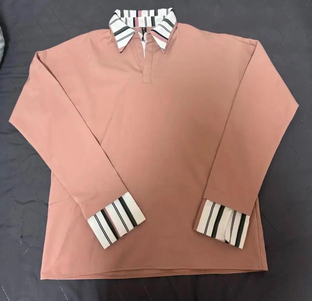 핑크색 스트라이프 카라 긴팔 티셔츠(the greatest)