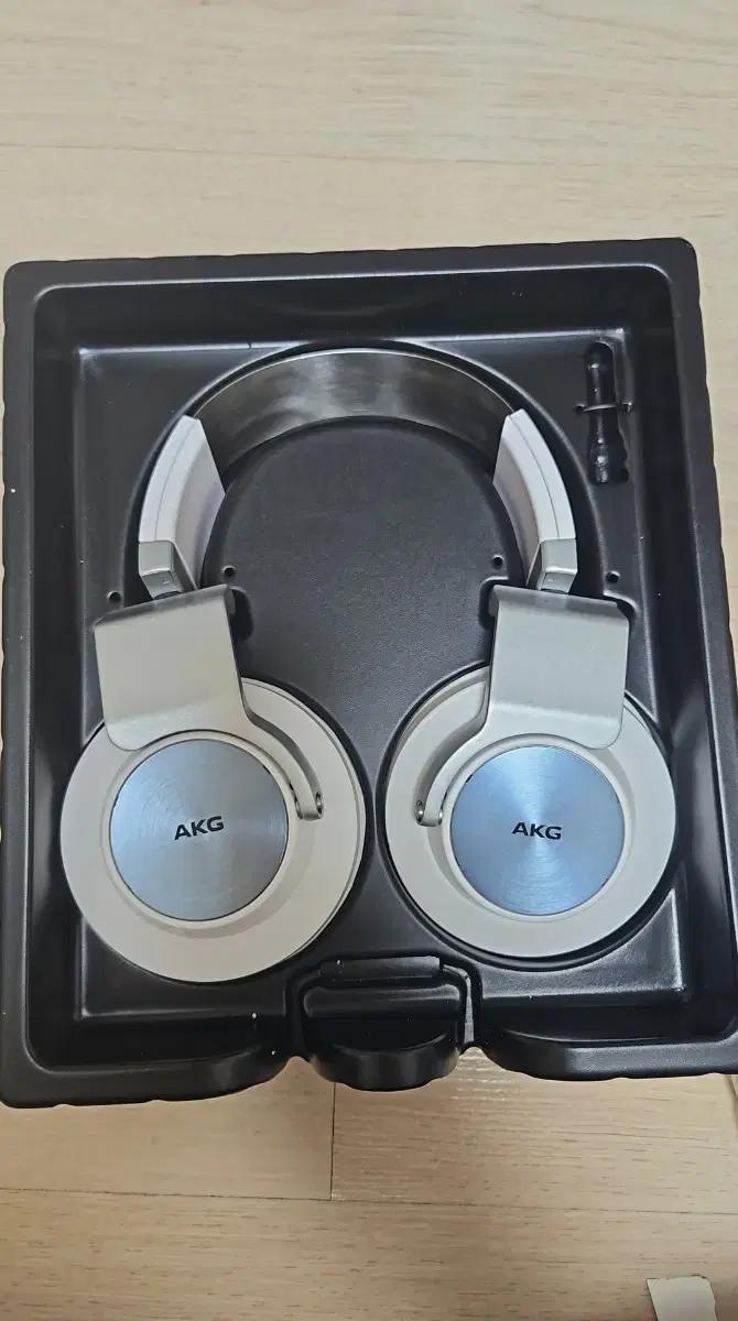 AKG K545 화이트 헤드폰 풀박스