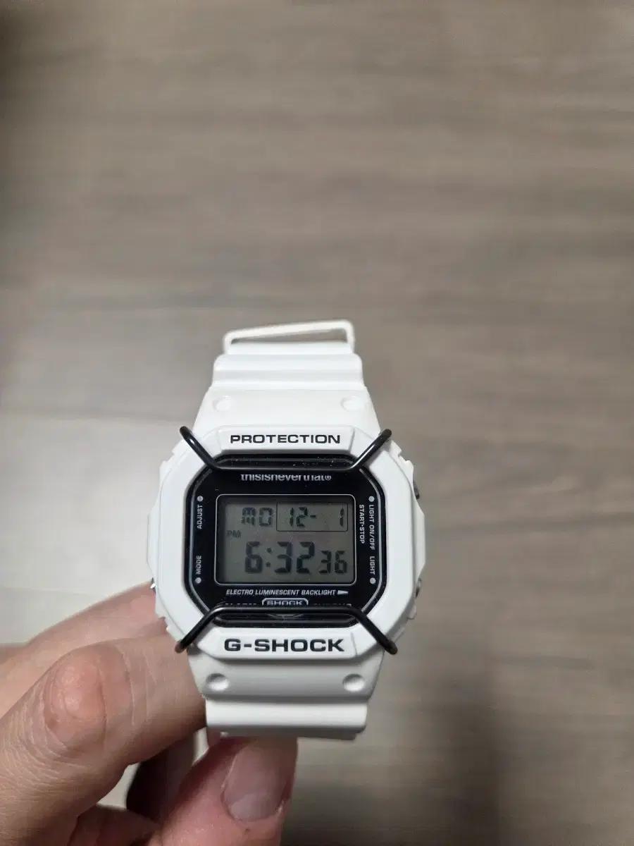 지샥x디네댓 DW-5600TNT-7DR