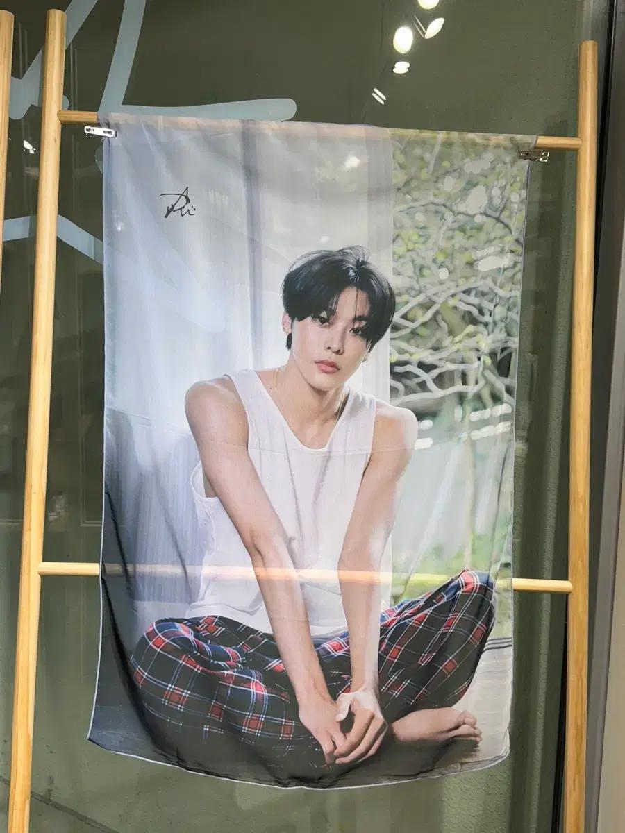 엔시티위시 전시회 리쿠 패브릭포스터