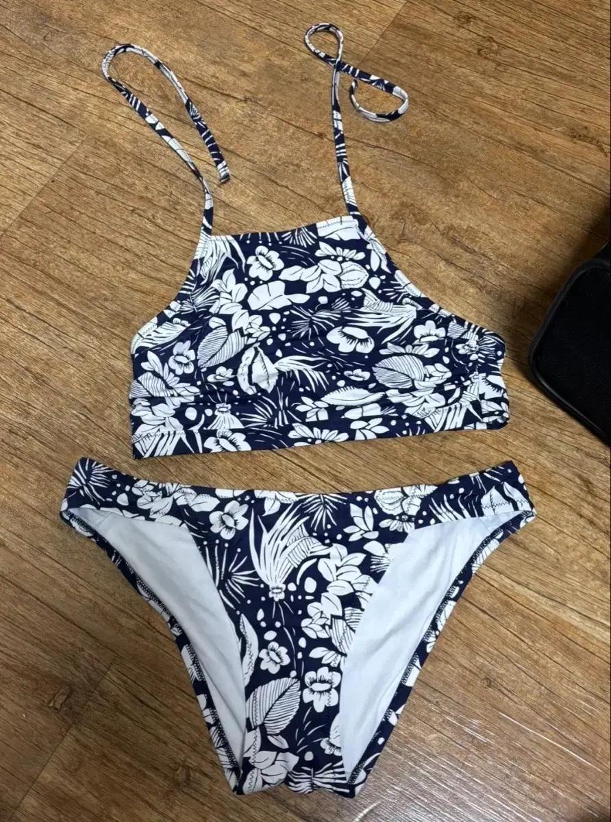 유니클로 비키니 플라워 패턴 나시비키니 여자수영복 바캉스룩 끈나시 워터밤
