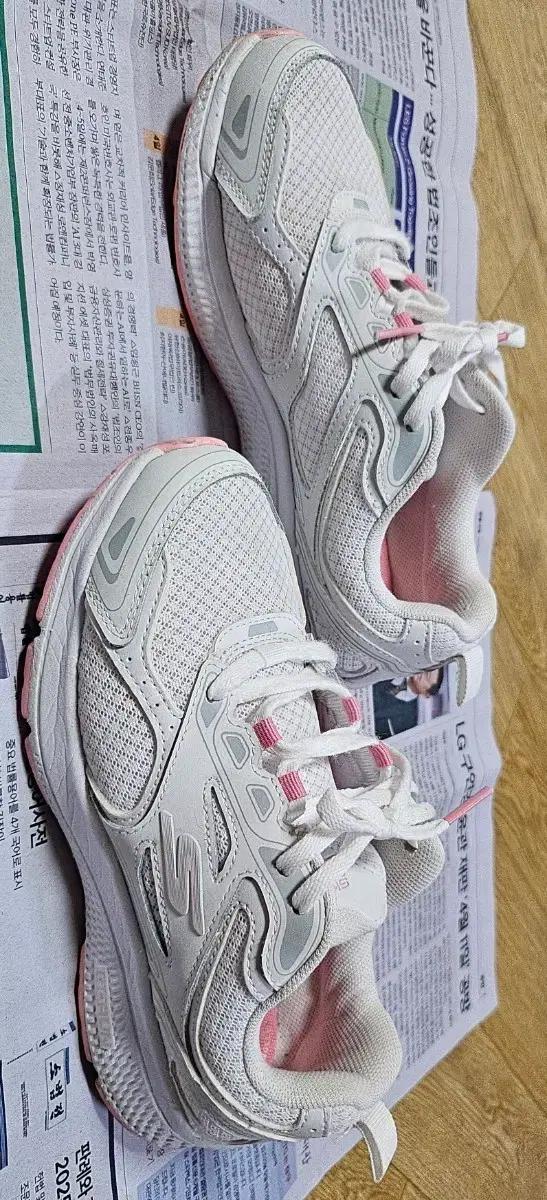 스케쳐스 고런 운동화