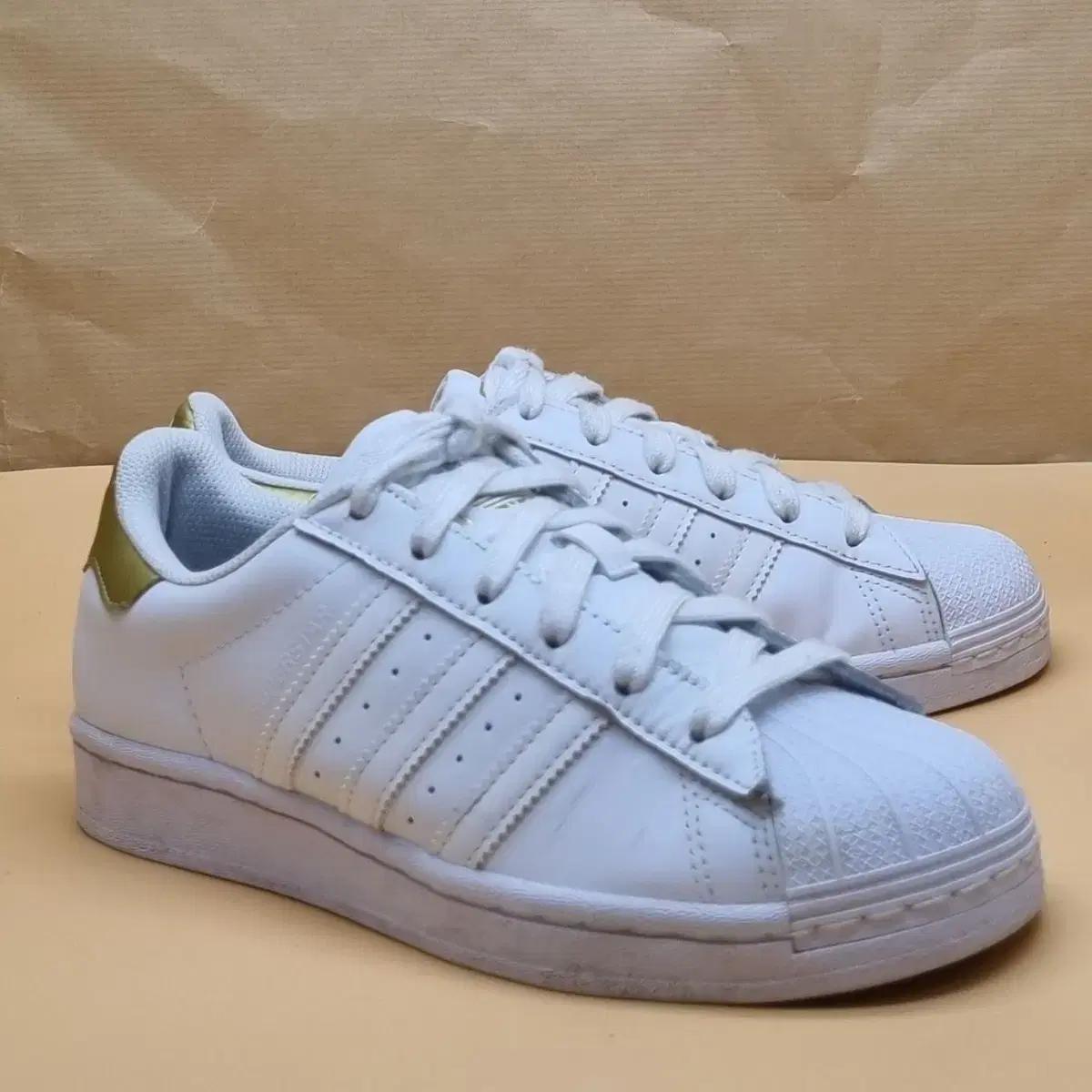 아디다스 슈퍼스타 골드 여성스니커즈240_