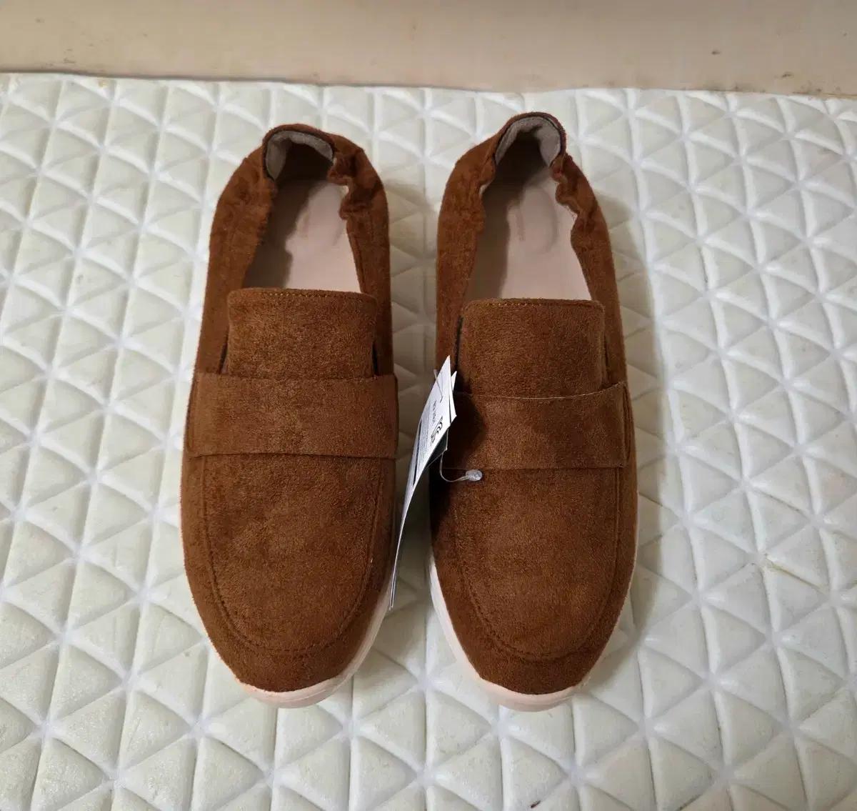 245 새상품 여성 스웨이드 로퍼 슬립온 신발 운동화 여자 로퍼 새제품