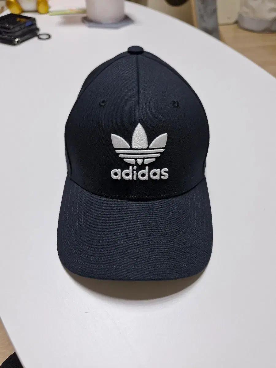 아디다스 블랙 볼캡 모자