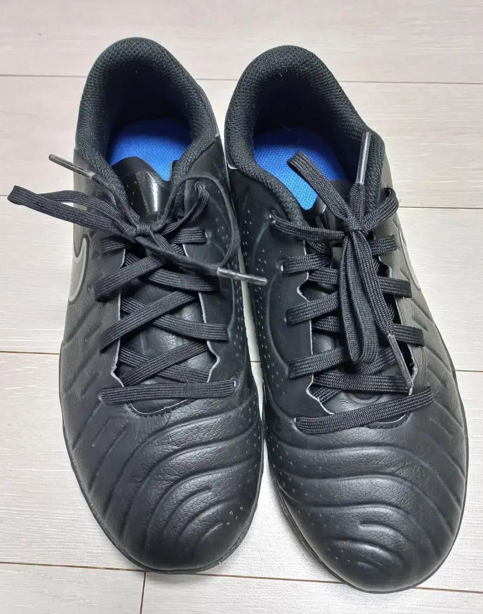 나이키 티엠포 풋살화230