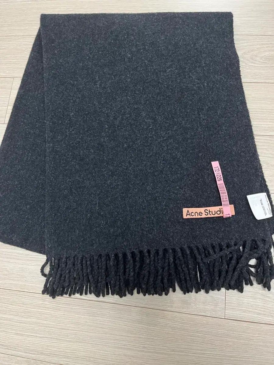 아크네 스튜디오 다크그레이 머플러