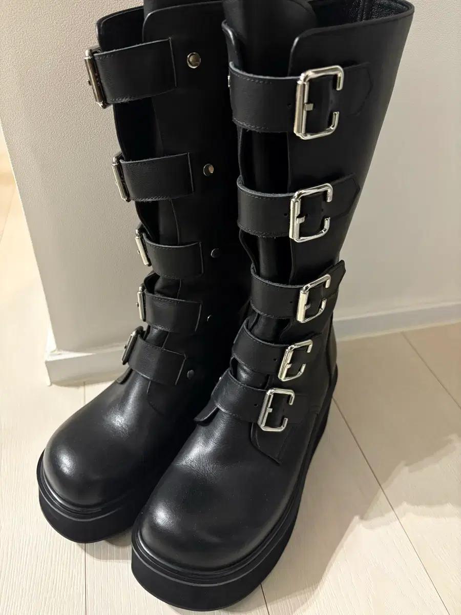 (미착용새상품)비비카 바이커 부츠 230 러프넥