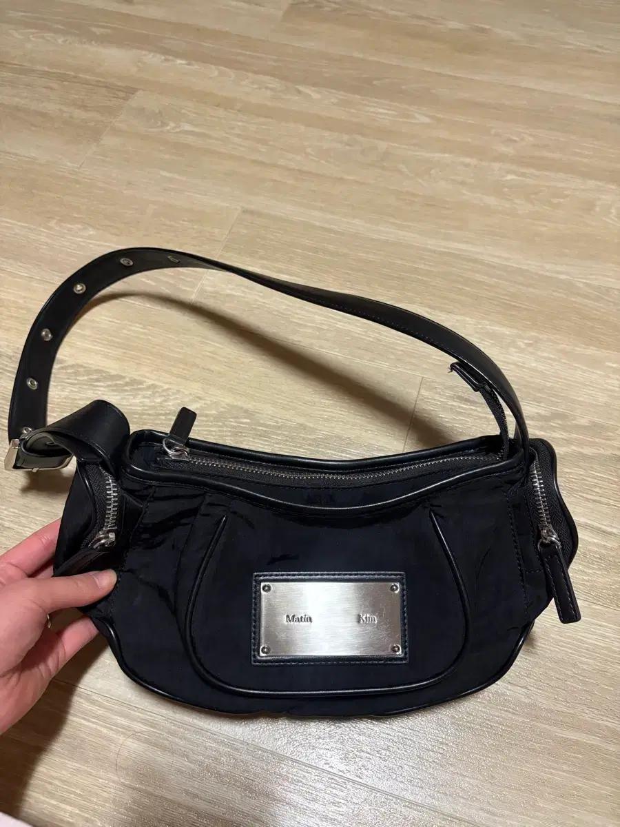 마뗑킴 마들렌 라운드백 블랙