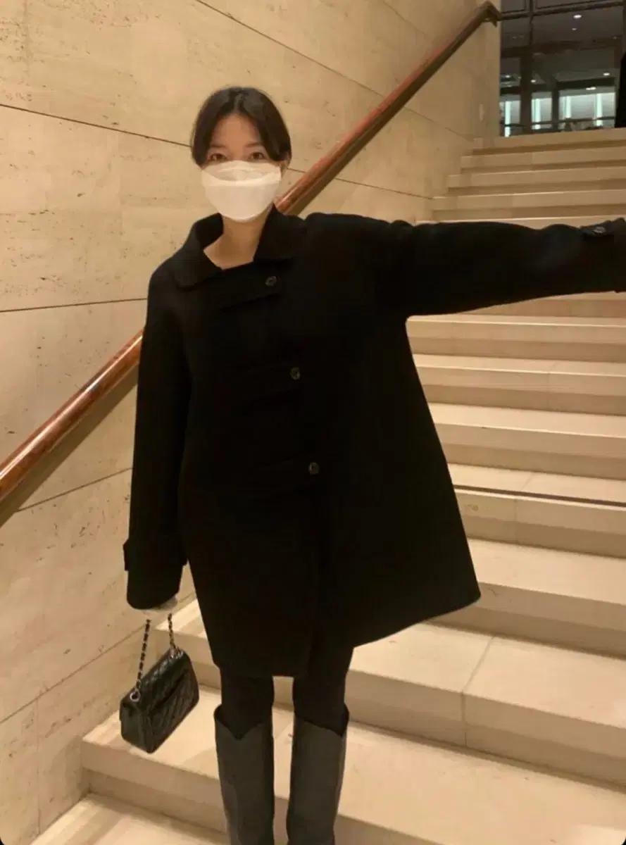 타낫 블랙 하프 코트