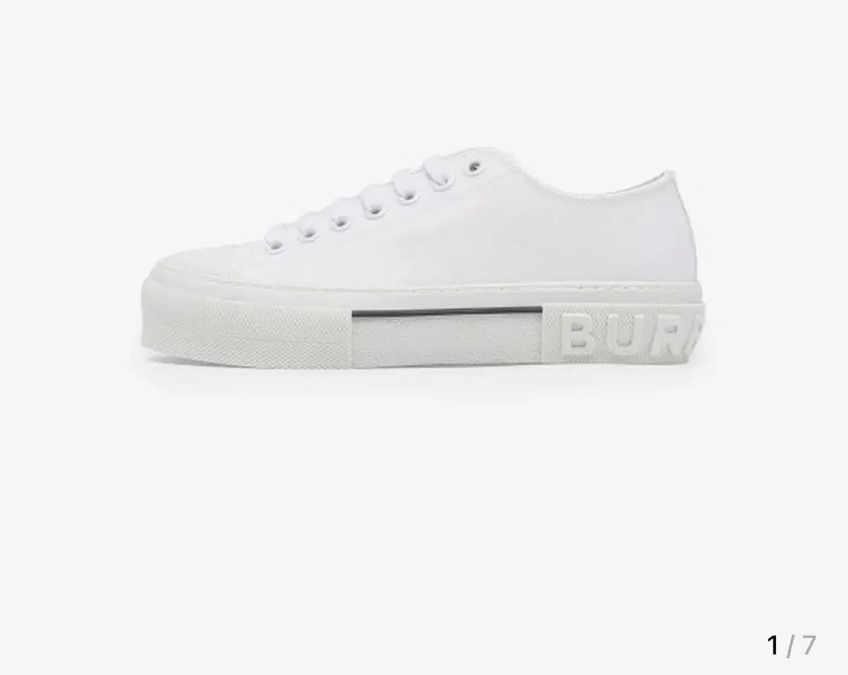 버버리 남성 로고 디테일 코튼 스니커즈 8052340