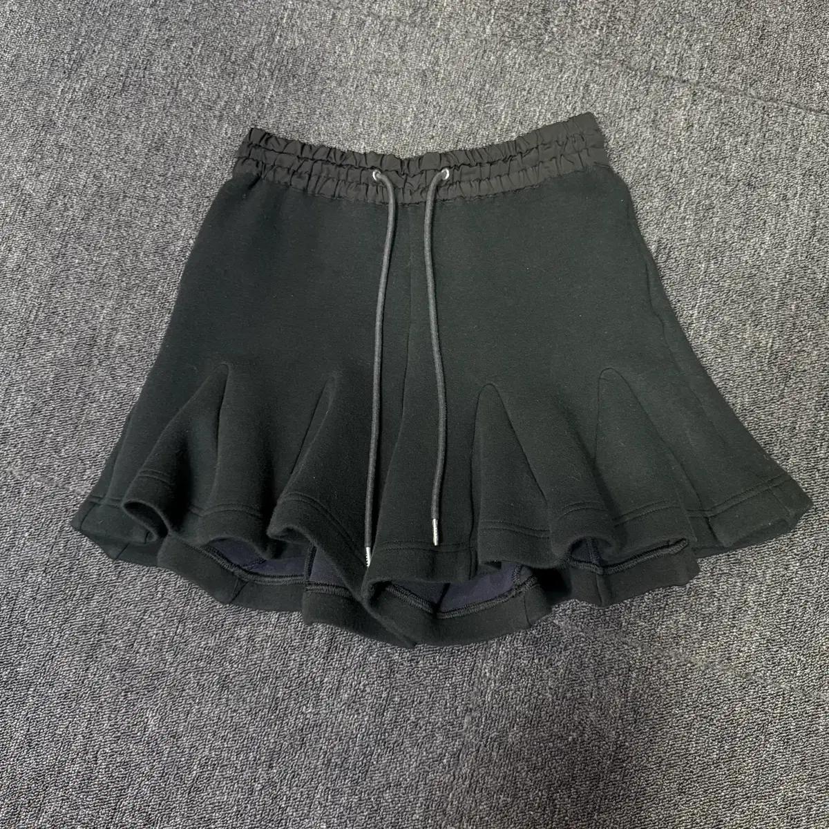 Sacai 사카이 23ss 드로스트링 플레어 쇼츠 팬츠