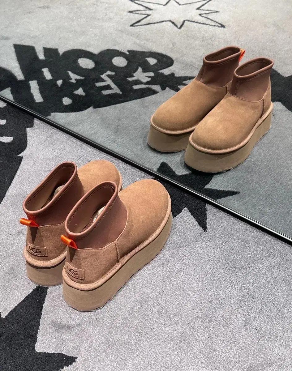 UGG 여성용 베이직 스웨이드 앵클 부츠 브라운 새제품