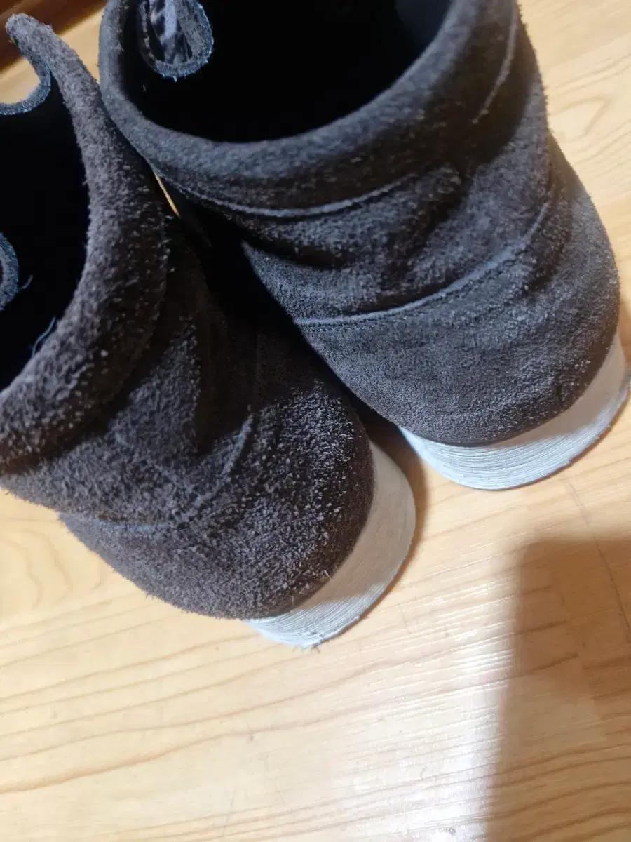 야세 스웨이드 왈라비 브라운