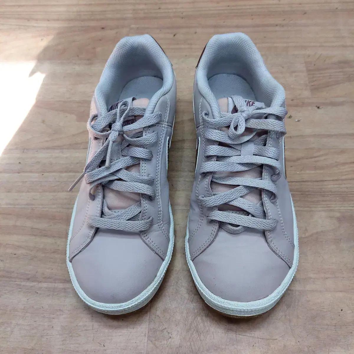 나이키 코트 로얄 스니커즈 여성250 5k30