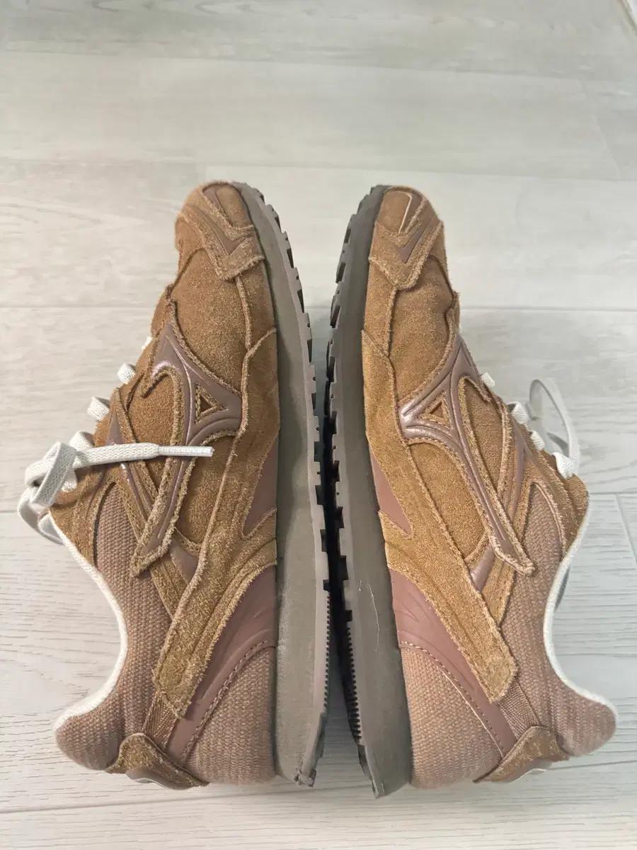 미즈노 LG 60S 2K 스니커즈 브라운 255