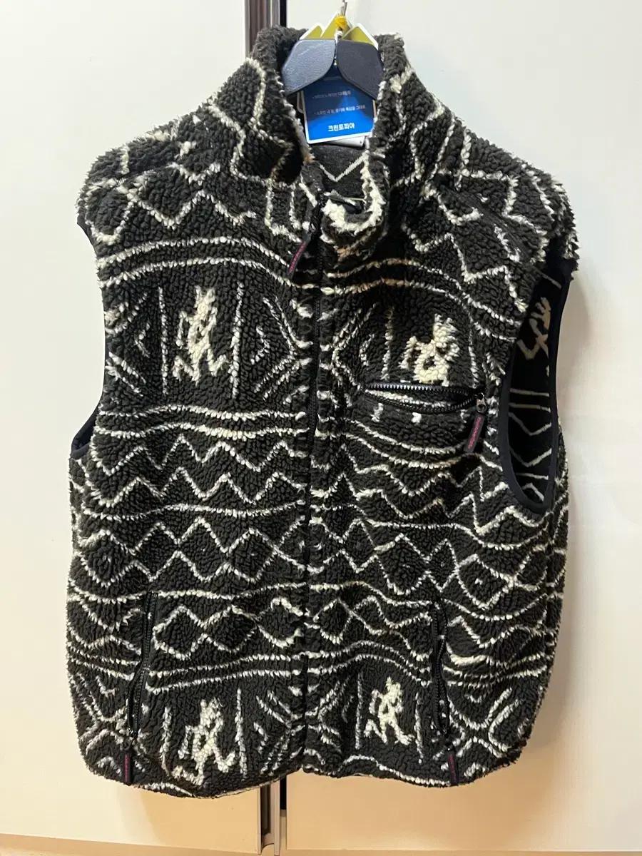 그라미치 x 디네댓 조끼 XL  판매합니다!