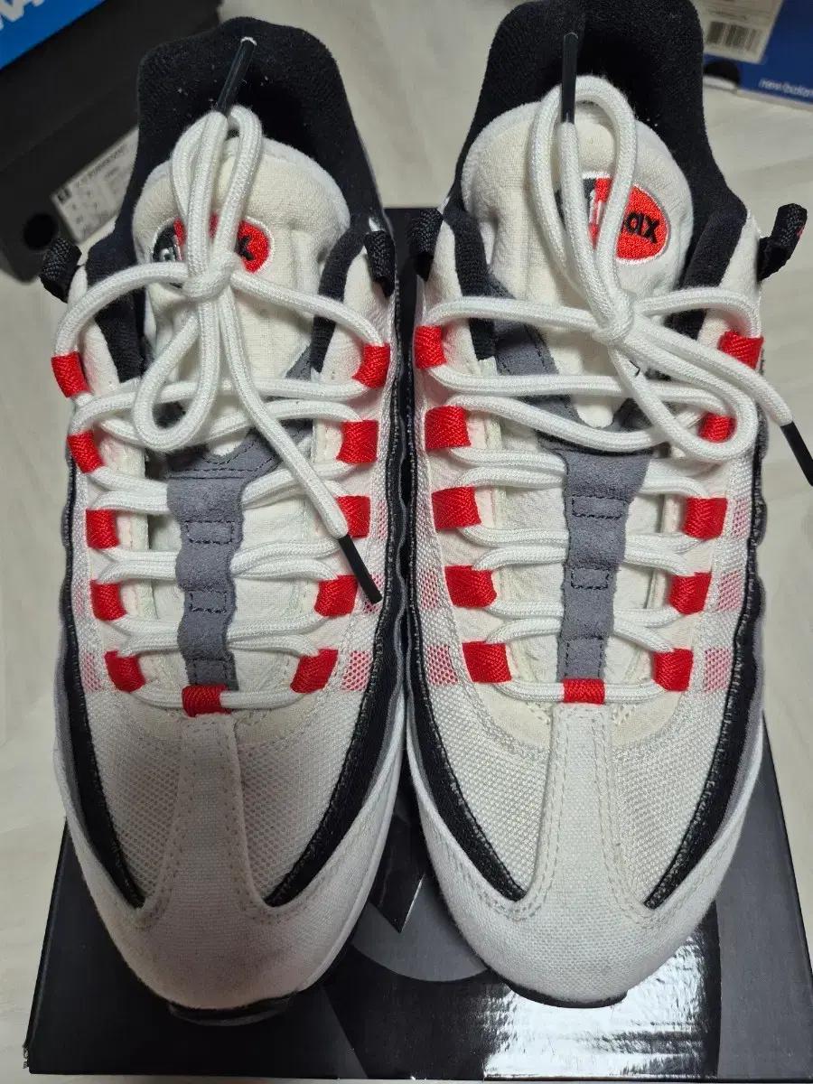 나이키 에어맥스 95 화이트/레드 운동화 270