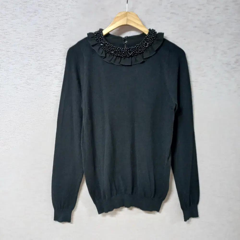 A12-2/샤틴 넥라인장식 블랙 부드러운 시보리 니트티 여성