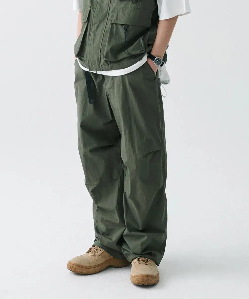 [42] 무탠다드 와이드 벨티드 파라슈트 팬츠