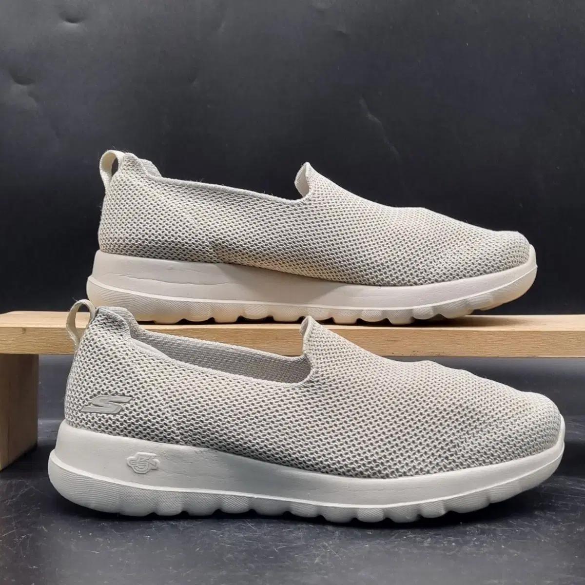 스케쳐스 고워크 조이 여성슬립온240