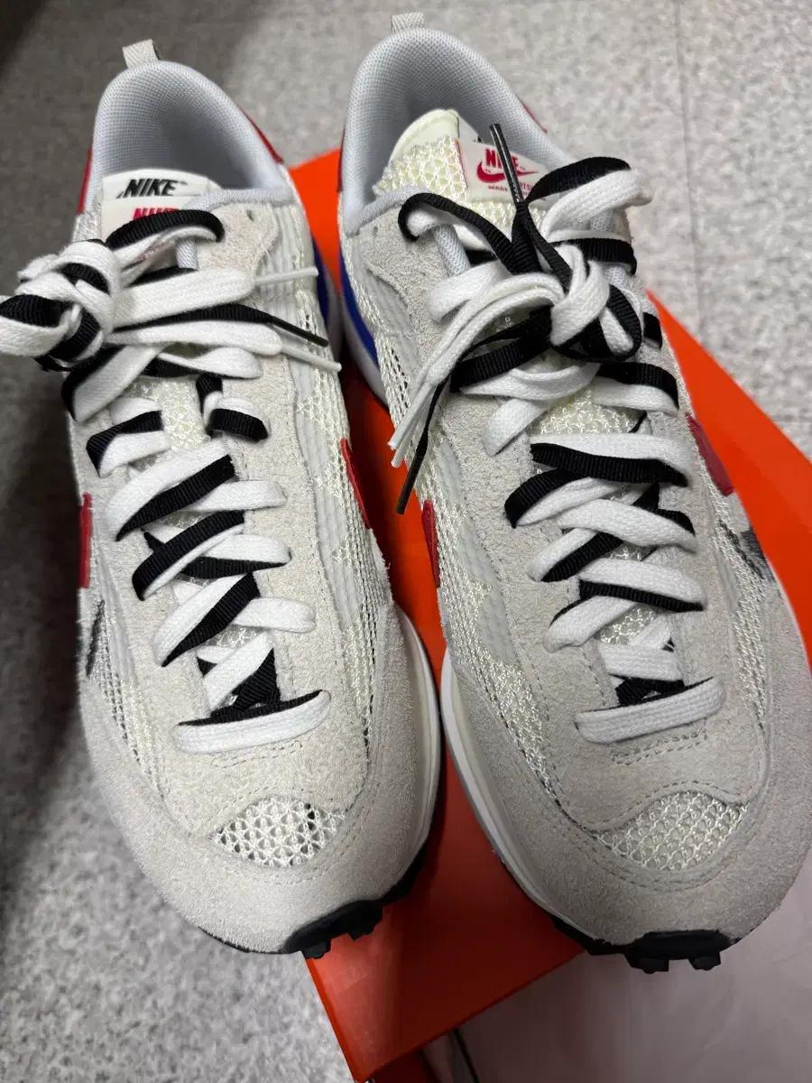 나이키 사카이 푸시아 275사이즈 팝니다