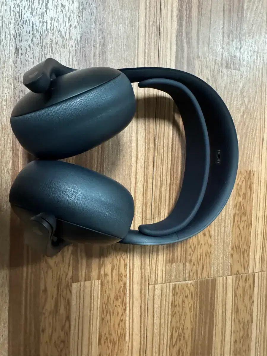 플스5 펄스엘리트 무선헤드셋 블랙색상 팝니다.