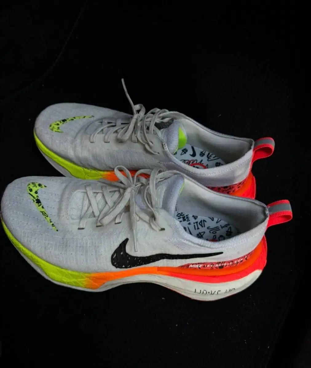 나이키 줌X 인빈시블 런 플라이니트 3 260
