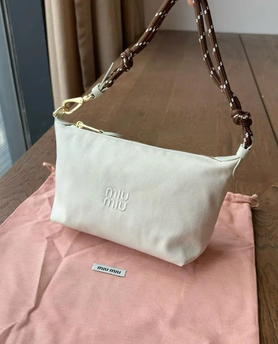 백화점구매미우미우 화이트 숄더백