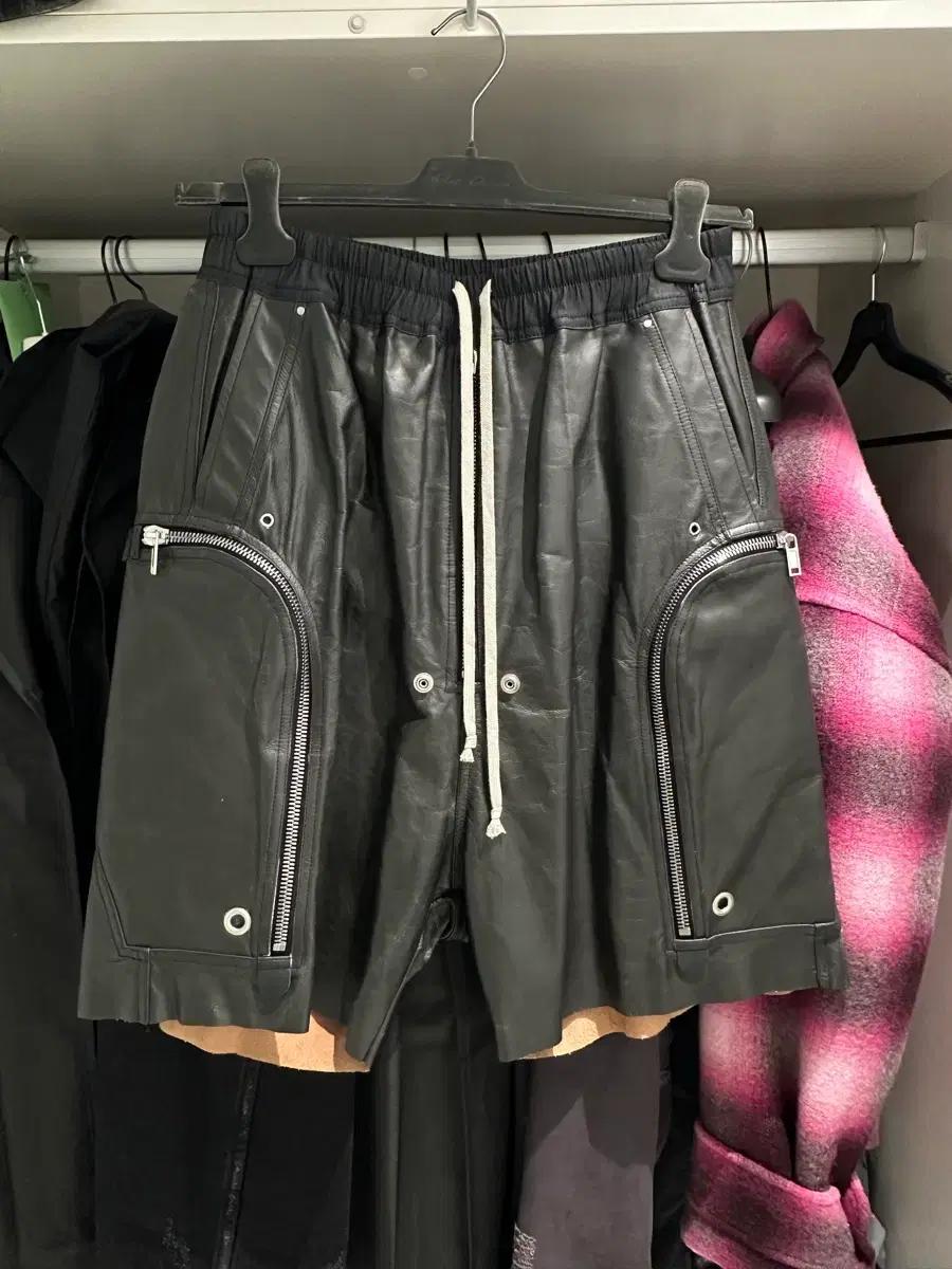 릭오웬스 바우하우스 벨라 레더 쇼츠 50사이즈 판매합니다!