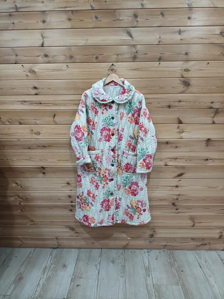 여성의류 겨울 한울 꽃무늬 누비 롱코트