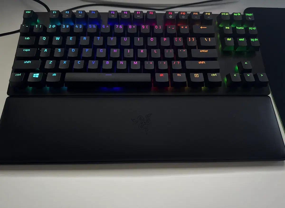 Razer Huntsman V2 TKL 퍼플축