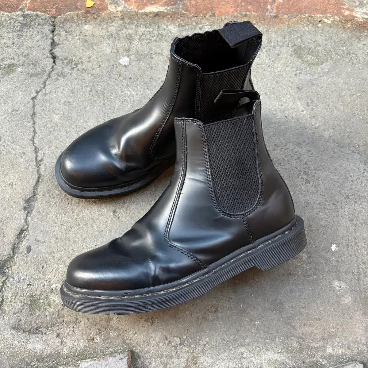 Dr. Martens 닥터마틴 첼시부츠 (270)