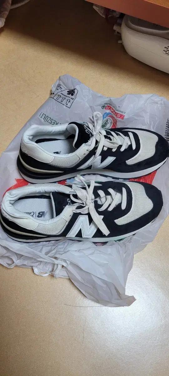 뉴발란스 574 레거시 블랙 앙고라 285mm 거의 새제품 팝니다