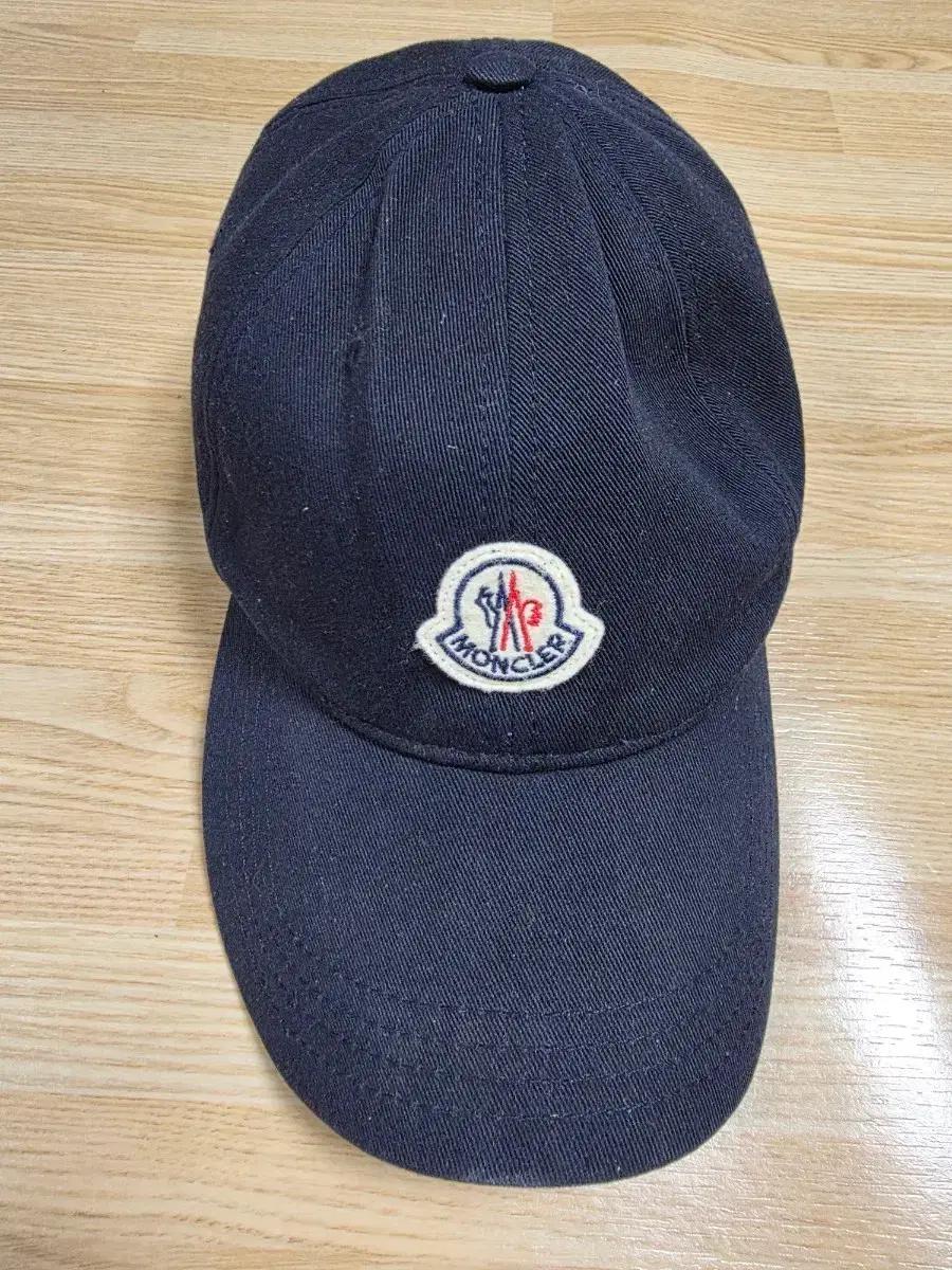 몽클레어 모자 네이비 팝니다