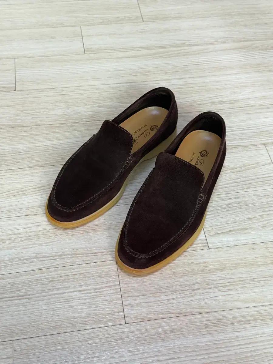 로로피아나 썸머워크 다크브라운 39