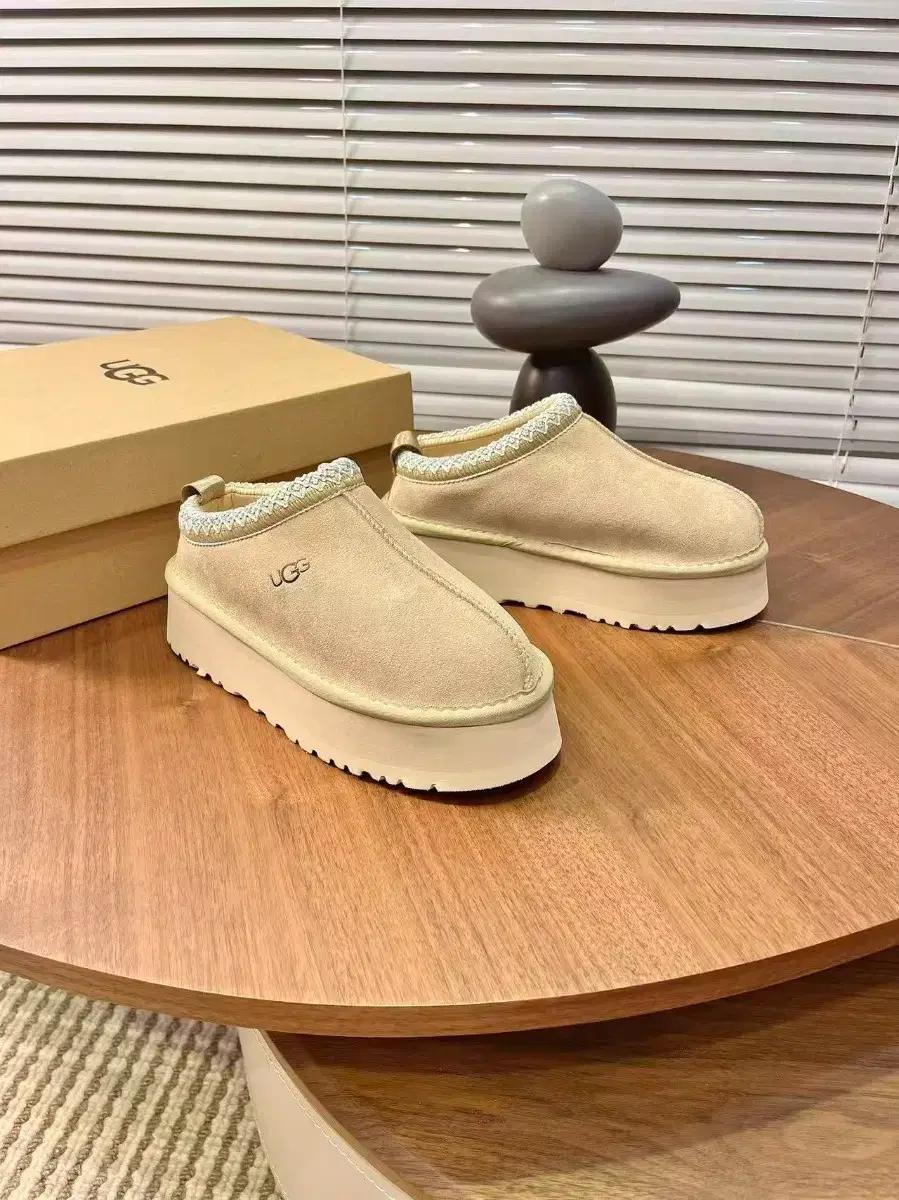 [UGG] 여성 에스닉룩 연명 트렌디 두꺼운 밑창 여성 슬립온 스노우부츠