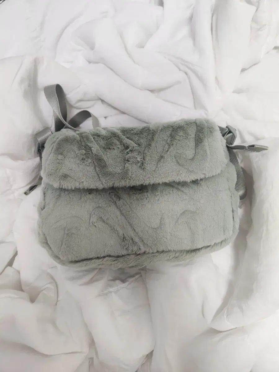 나이키 퓨추라 365 인조 퍼 크로스바디 백