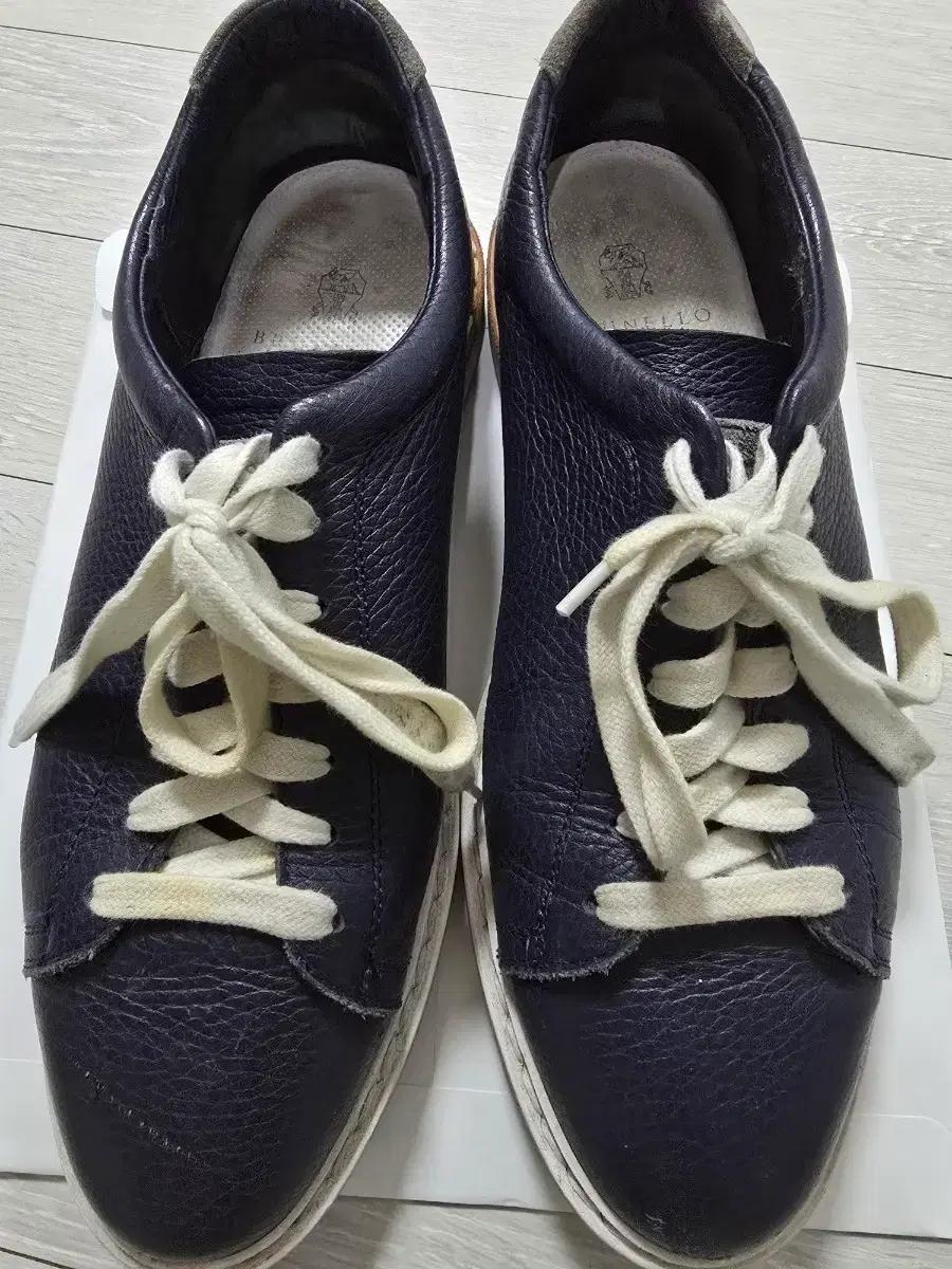 브루넬로 쿠치넬리 네이비 스니커즈