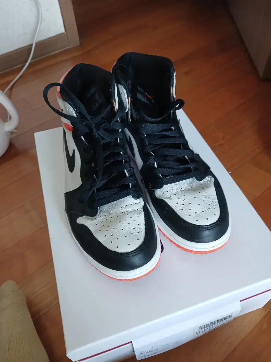 나이키 에어 조던 1 하이 블랙/화이트/오렌지