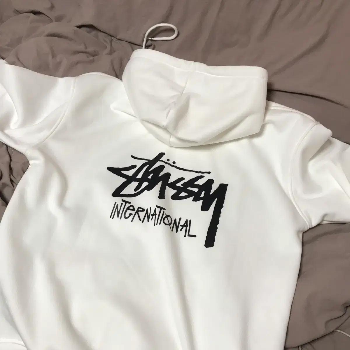 스투시 인터내셔널 화이트 후드티