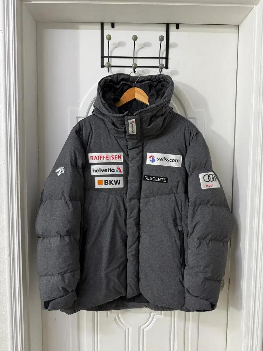 105사이즈 남성 데상트 스위스 아우디 패딩