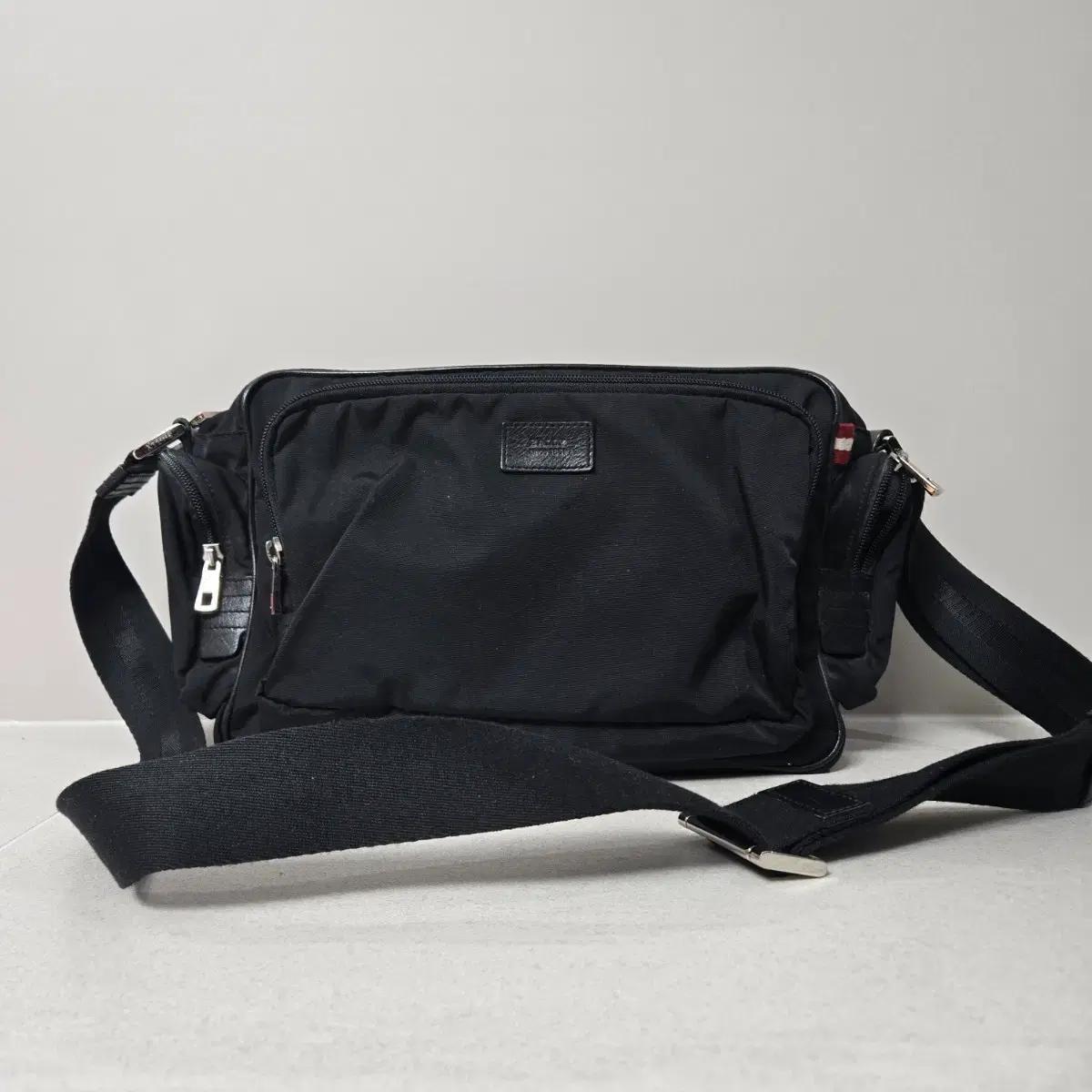 BALLY 발리 삼선 블랙 크로스백 메신저백