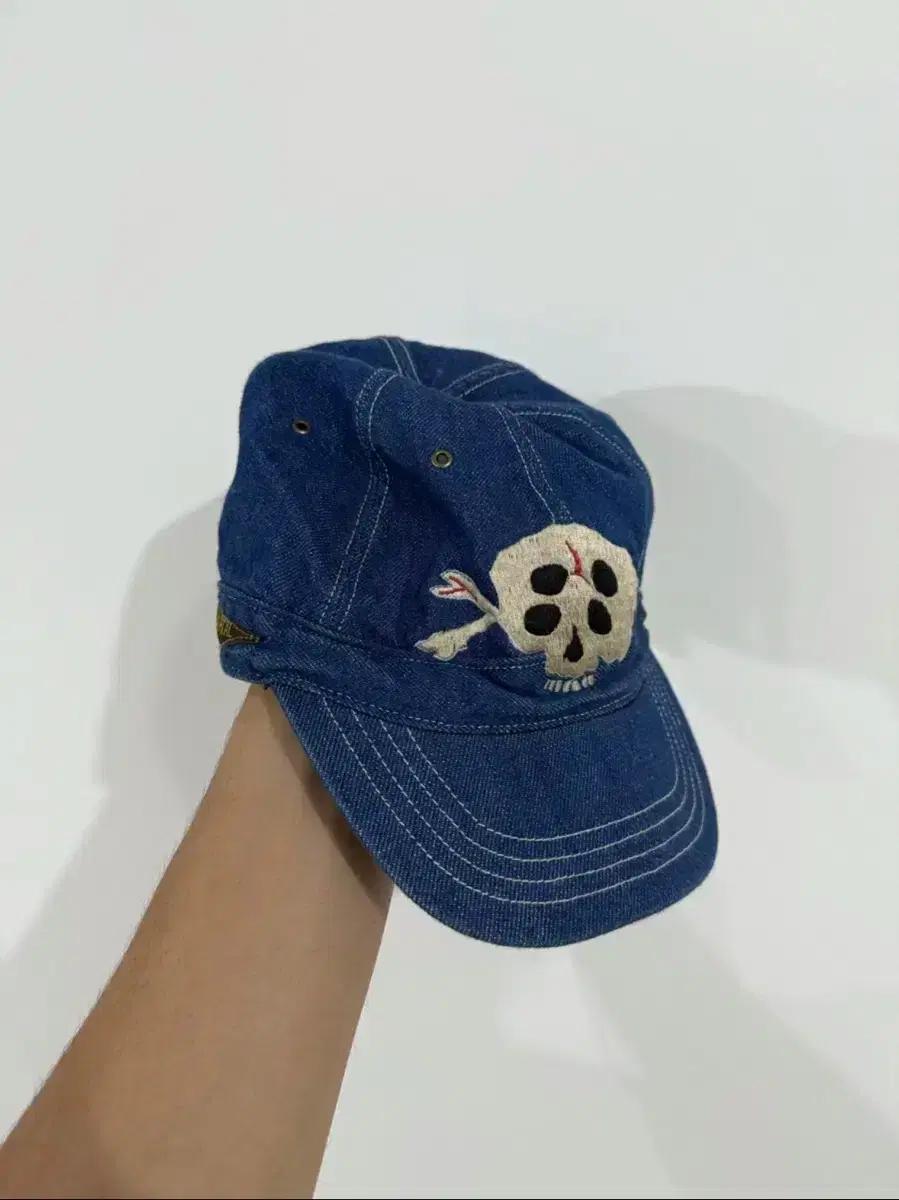 캐피탈 레인스컬 캡