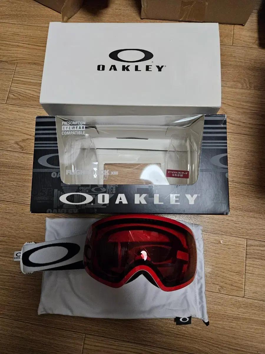 Oakley 오클리 플라이트덱 xm 보드 고글 판매합니다.