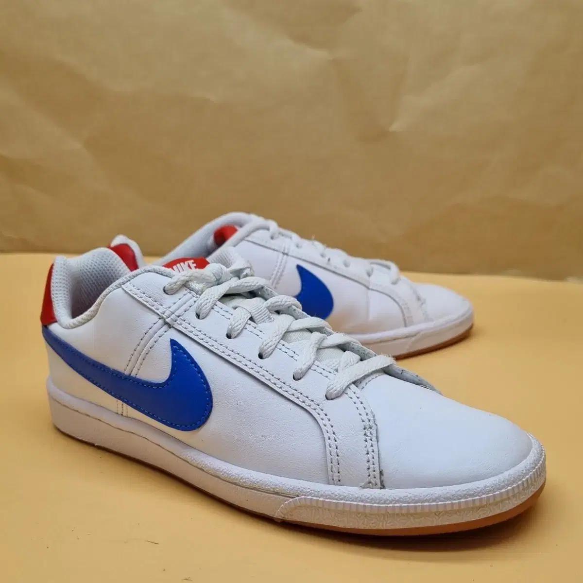 나이키 코트 로얄 흰파빨 여성스니커즈235_