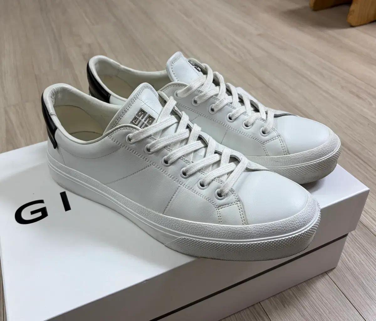 지방시 시티 스포츠 스니커즈 BH005VH118 116  42사이즈