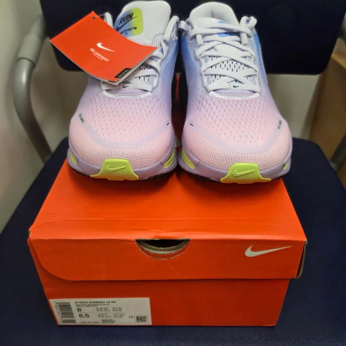 나이키 보메로 18 애머시스트 틴트 250mm 새상품 판매합니다.