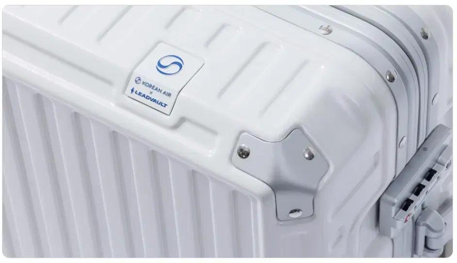 [미개봉 새상품] 한정판 대한항공 리드볼트 콜라보레이션 캐리어 20인치