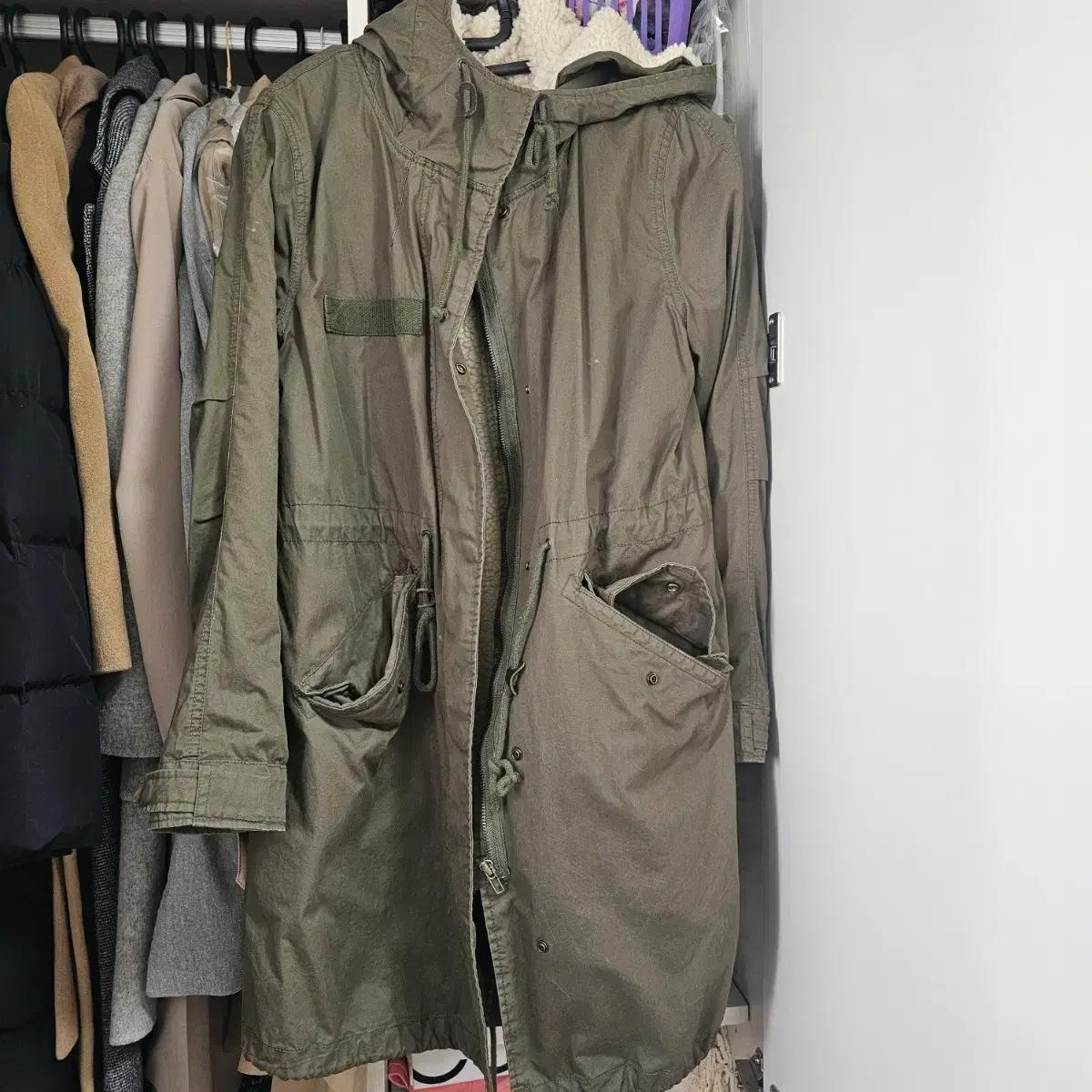 지오다노 카키색 겨울 양털내피 야상 후드 롱 코트